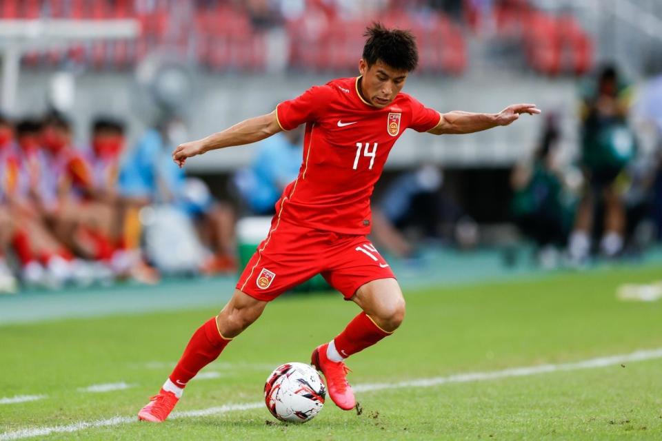 绩压力, 给予新人更, 俱乐部迎来