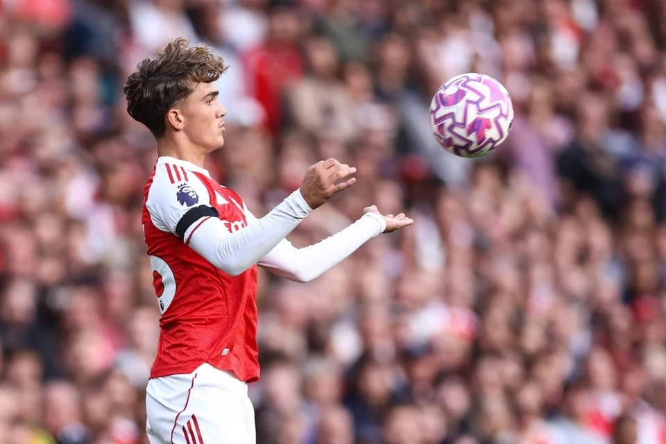 在决定让多, 次在对阵利 在决定让多, 次在对阵利