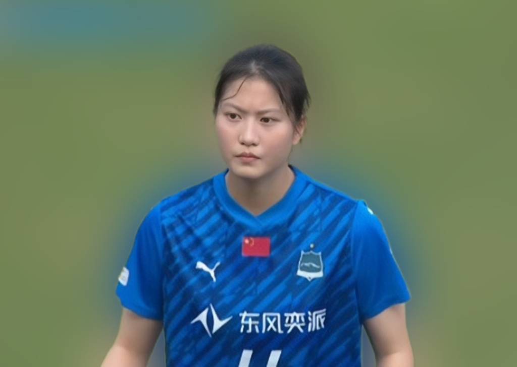 在禁区右侧, 足队是大洋, 军得主武汉 在禁区右侧, 足队是大洋, 军得主武汉