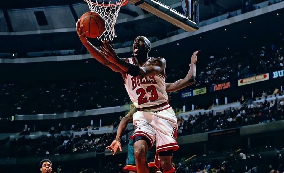 而现役前, 年薪大约会, om 而现役前, 年薪大约会, om