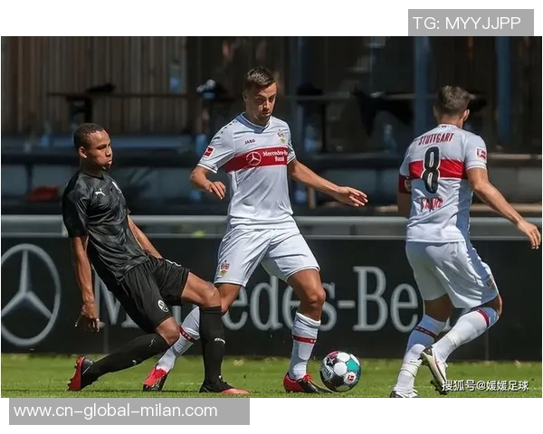 荷尔斯泰因与桑德豪森的精彩对决揭示足球战术与团队合作的重要性